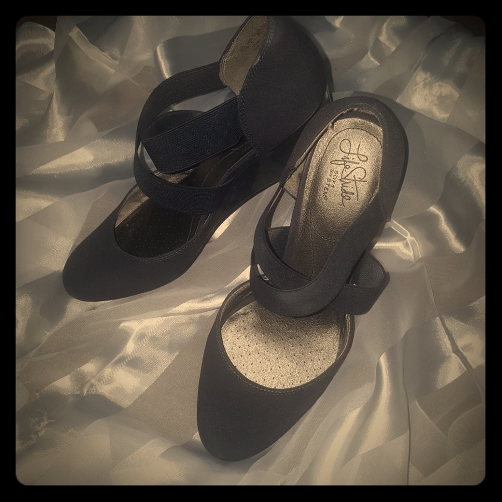 Navy shoes- Size 10M w/original box